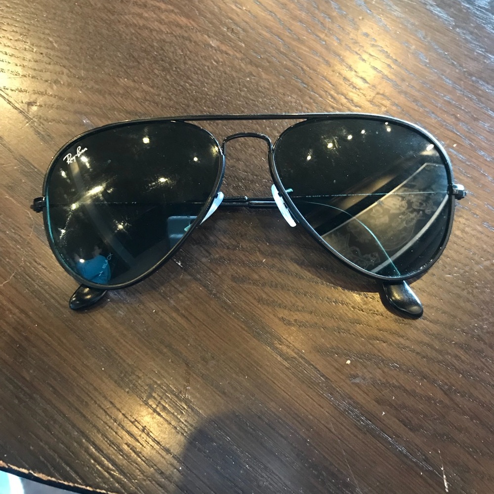 Black ray ban aviators